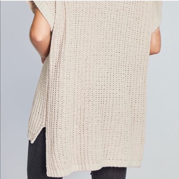 POL Ultra Soft Beige V-Neck Short Sleeve Sweater - Picture 2 of 4